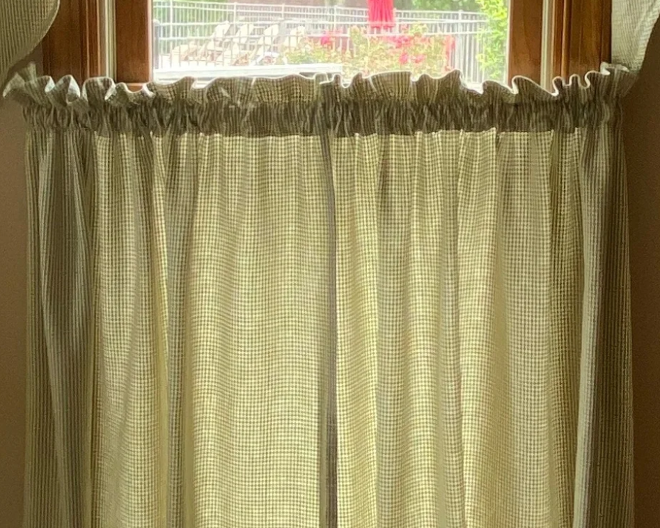 Mason Jar Green Mini Check 36" Tiers 72" x 36"
